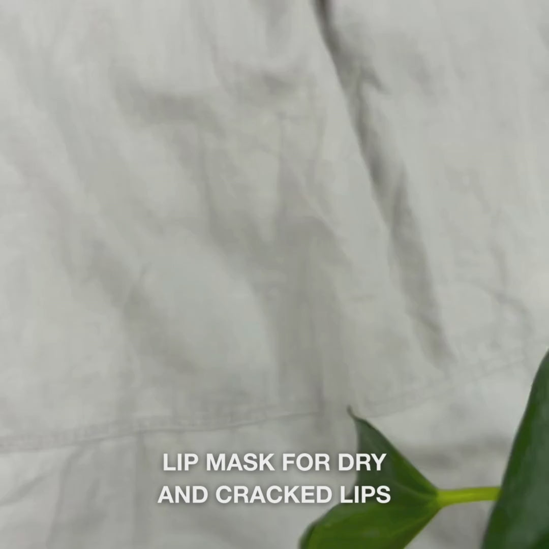 Lip mask for dry, cracked lips and fine lines. Hydrates and plumps with B12, collagen and hyaluronic acid.